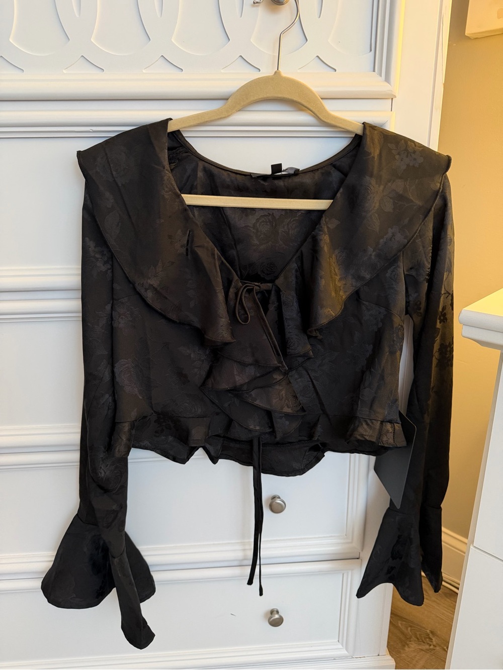 NWT Lulus Women’s Black Floral Ruffle Peplum Top Size Small